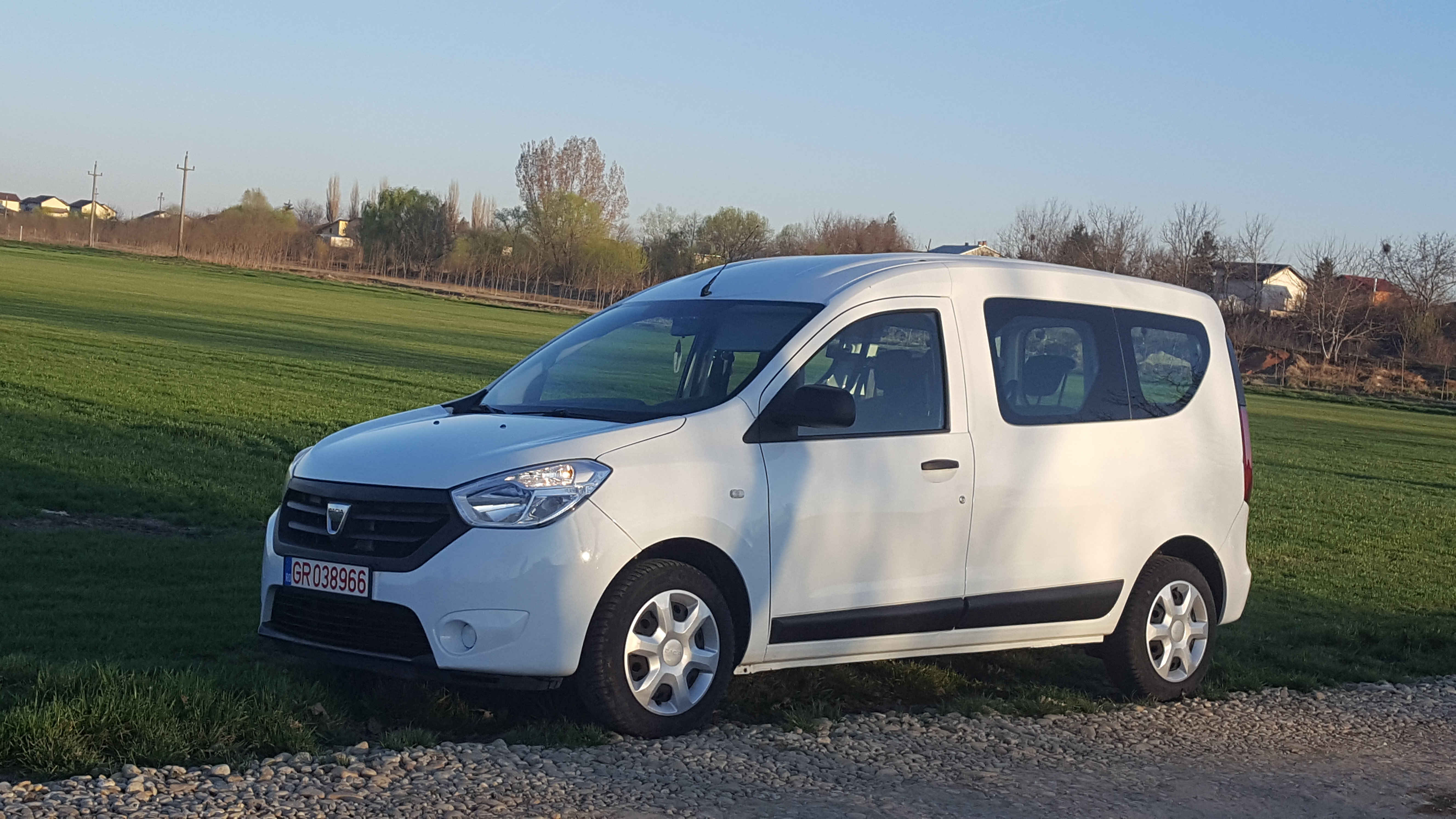 ansamblu stergatoare dacia dokker
